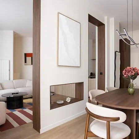 Lasuite Magenta * Paris