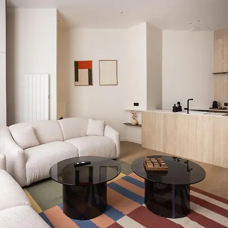 Lasuite Magenta Apartment